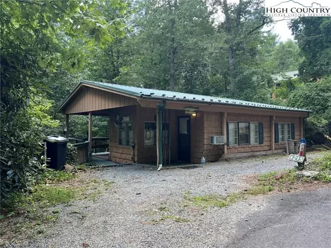 215 Spring Brook Rd, Newland, NC 28657