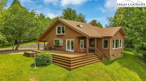 127 Sanctuary Dr, Crumpler, NC 28617