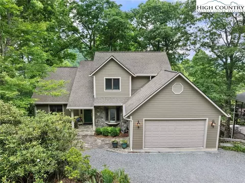 208 Mistletoe Ln, Blowing Rock, NC 28605