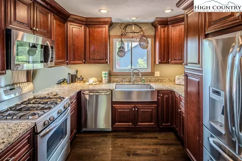 251 Four Diamond Dr, Seven Devils, NC 28604 photo 19