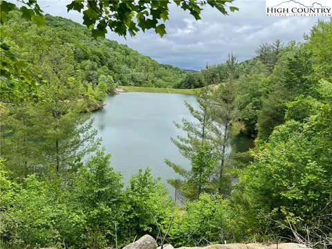 115 Cherrybrook Ln, Beech Mountain, NC 28604
