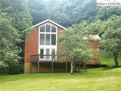 137 Woodland Springs Ln, Boone, NC 28607
