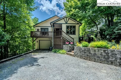 151 Clawson Dr, Blowing Rock, NC 28605