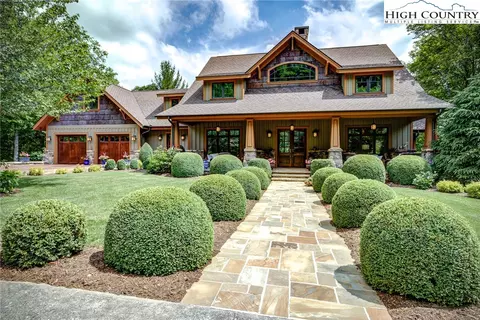 266 Shelton Pl, Blowing Rock, NC 28605