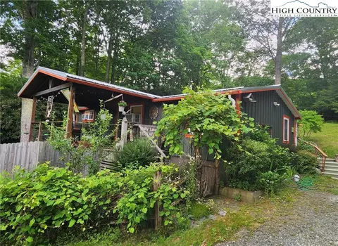 77 Mountain Ridge Rd, Newland, NC 28657
