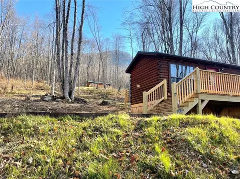 346 Up The River Dr, Warrensville, NC 28693