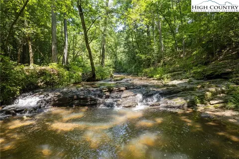 125 Valley Hill Dr, Taylorsville, NC 28681