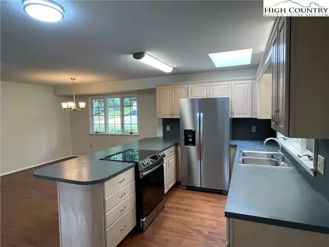 765 Hillcrest Cir, Boone, NC 28607 photo 11