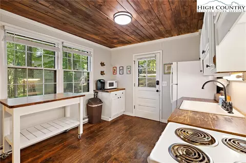 132 Sassafras, Deep Gap, NC 28618 photo 4