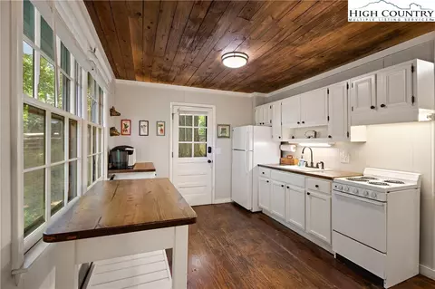 132 Sassafras, Deep Gap, NC 28618 photo 3