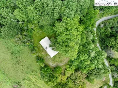 411 Will Perry Rd, Vilas, NC 28692 photo 3