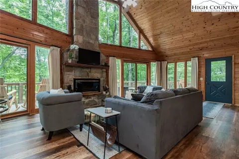 563 Laurel Cir W, Deep Gap, NC 28618 photo 13