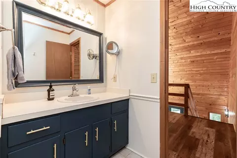 563 Laurel Cir W, Deep Gap, NC 28618 photo 14