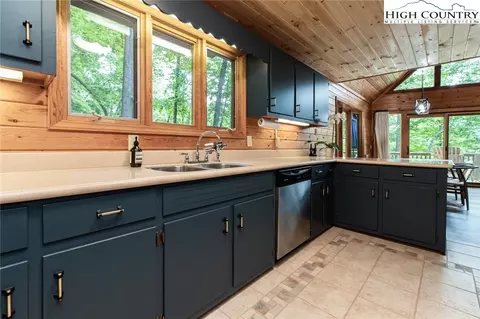 563 Laurel Cir W, Deep Gap, NC 28618 photo 19