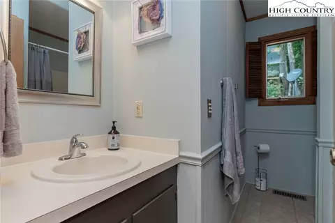 563 Laurel Cir W, Deep Gap, NC 28618 photo 23