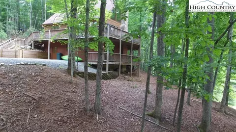 563 Laurel Cir W, Deep Gap, NC 28618 photo 7