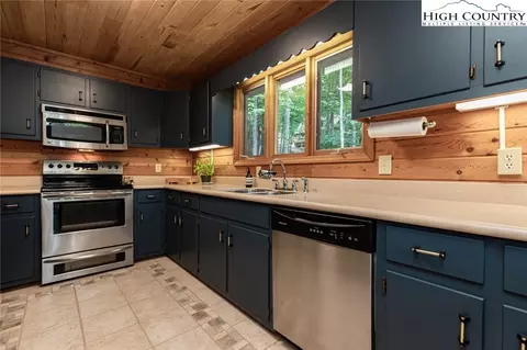 563 Laurel Cir W, Deep Gap, NC 28618 photo 20