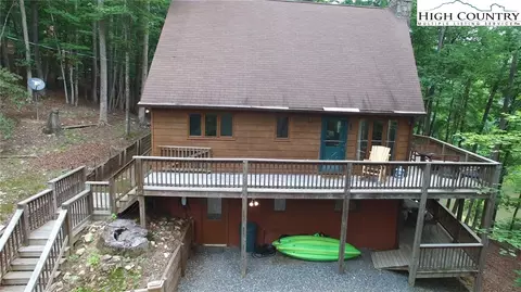 563 Laurel Cir W, Deep Gap, NC 28618 photo 4