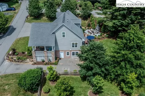 884 Queen, Boone, NC 28607 photo 44