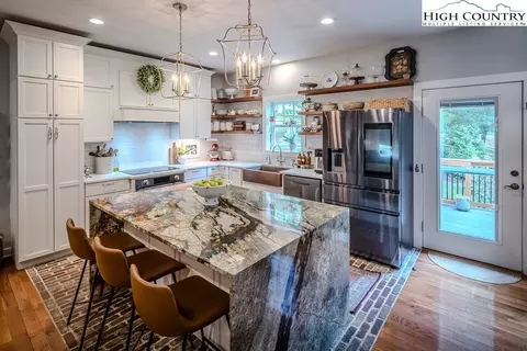 884 Queen, Boone, NC 28607 photo 8