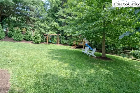 884 Queen, Boone, NC 28607 photo 39