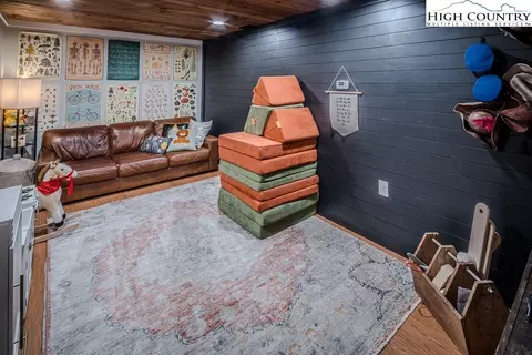 884 Queen, Boone, NC 28607 photo 26