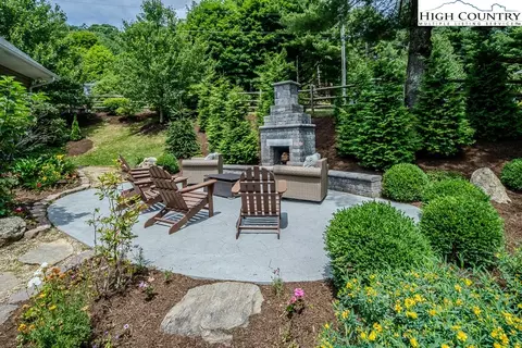 884 Queen, Boone, NC 28607 photo 40