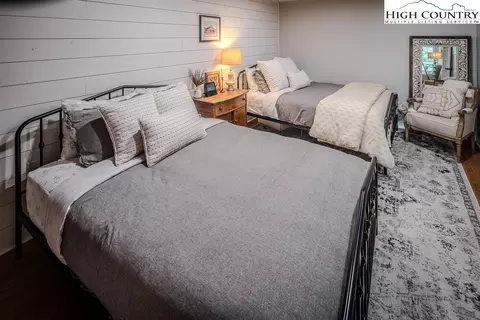 884 Queen, Boone, NC 28607 photo 35