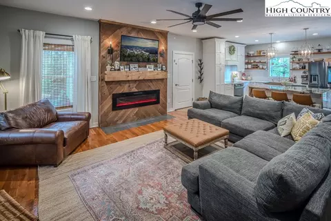 884 Queen, Boone, NC 28607 photo 6