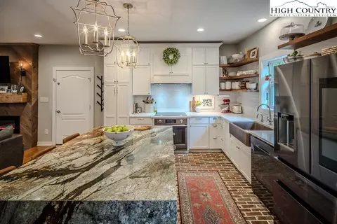 884 Queen, Boone, NC 28607 photo 9