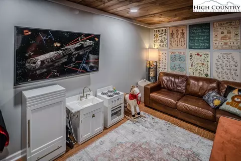 884 Queen, Boone, NC 28607 photo 27