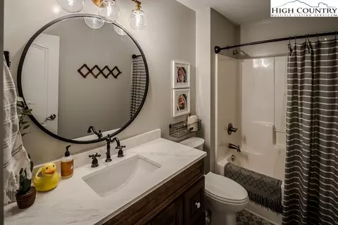884 Queen, Boone, NC 28607 photo 22