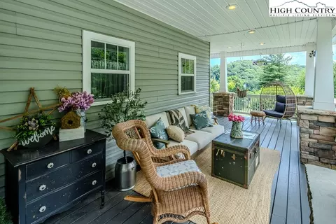 884 Queen, Boone, NC 28607 photo 3