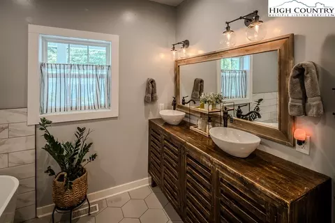 884 Queen, Boone, NC 28607 photo 18
