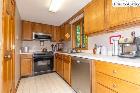 490 Wake Robin Ln, Boone, NC 28607 photo 18