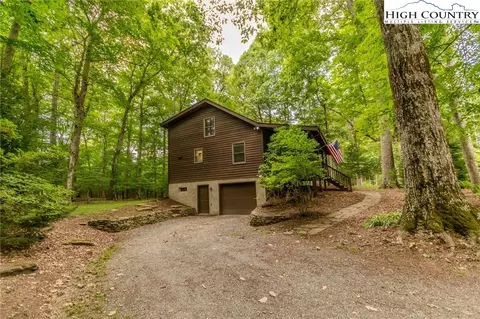 490 Wake Robin Ln, Boone, NC 28607