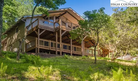 949 Country Club Rd, Roaring Gap, NC 28668