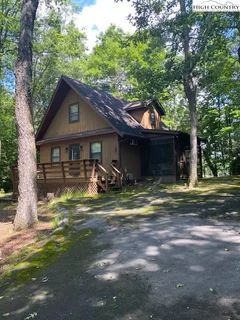 139 Little Creek Ln, Glade Valley, NC 28627