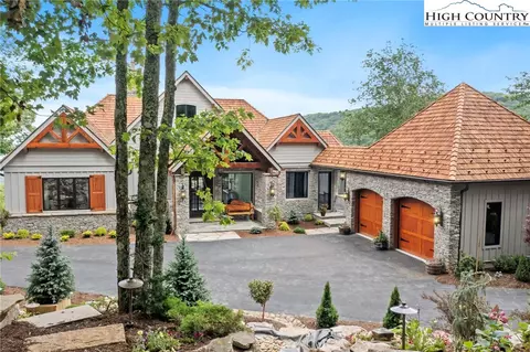 977 Summit Park Dr, Banner Elk, NC 28604