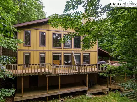 133 Tamarack Rd, Beech Mountain, NC 28604