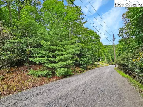 192 Rhododendron Dr, Beech Mountain, NC 28604 photo 5