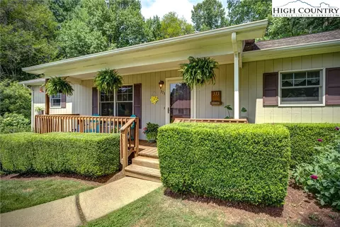 373 Fieldstream Dr, Boone, NC 28607