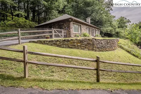 166 Coventry Ln, Boone, NC 28607 photo 4