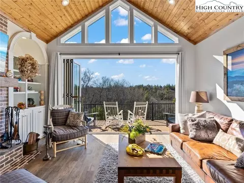 77 Paynes Ct, Roaring Gap, NC 28668