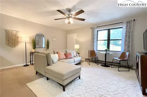 1469 W King St #604, Boone, NC 28607