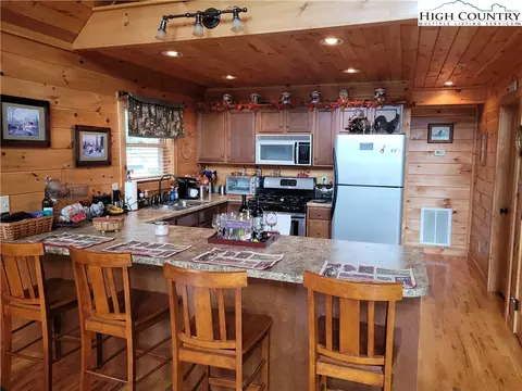 563 Lucky Hill Rd, Grassy Creek, NC 28631 photo 4
