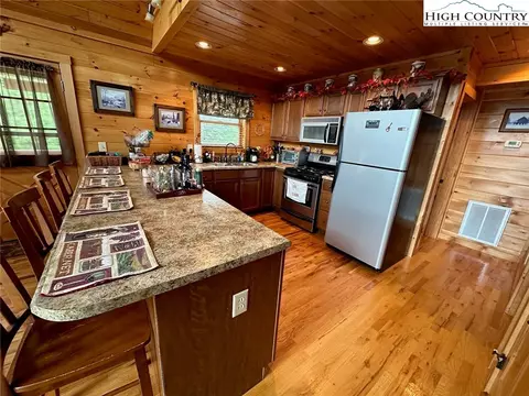 563 Lucky Hill Rd, Grassy Creek, NC 28631 photo 27
