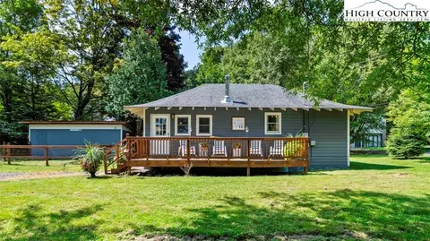 119 Foothills Dr, Boone, NC 28607