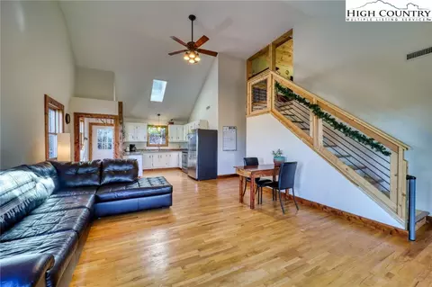 584 Snow Ridge Rd, Banner Elk, NC 28604