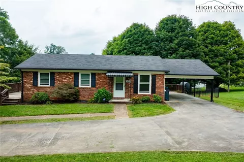 313 Mcconnell St, Jefferson, NC 28640